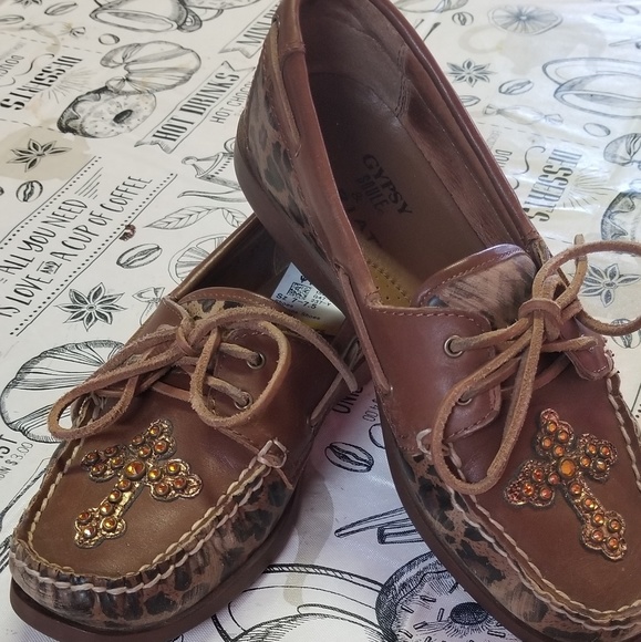 Ariat Shoes - Gypsy soule & Ariat boat shoes amber crosses with